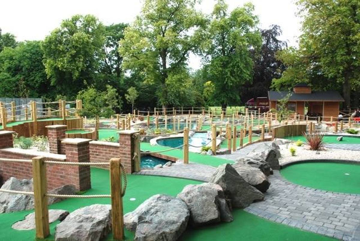 Golden Putter Mini Golf Warwick Lets Go Out