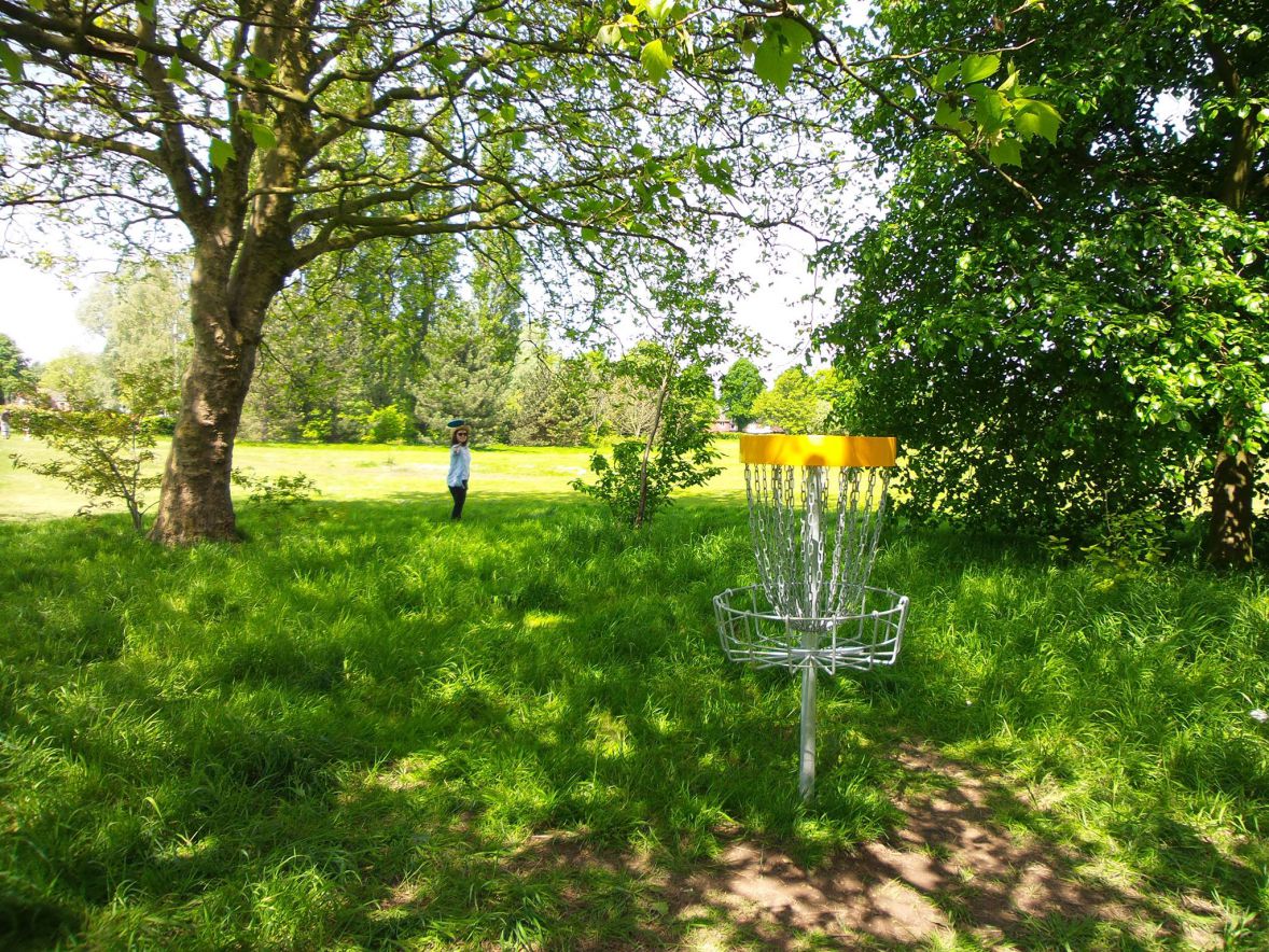 What is Disc Golf and Where can I Play in the UK? Lets Go Out